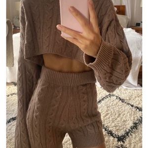 DAY&NIGHT KNITTED CROPPED JUMPER & SHORT SET!